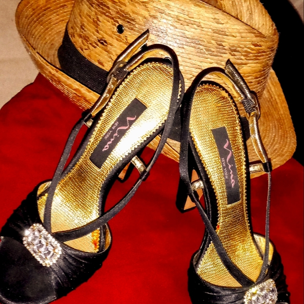 Ladies Fedora & Matching Black Strappy High Heel Sandals